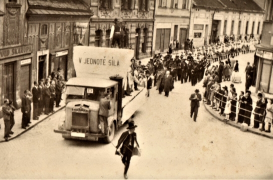 Pov&aacute;lečn&aacute; l&eacute;ta 1945 &ndash; 1948